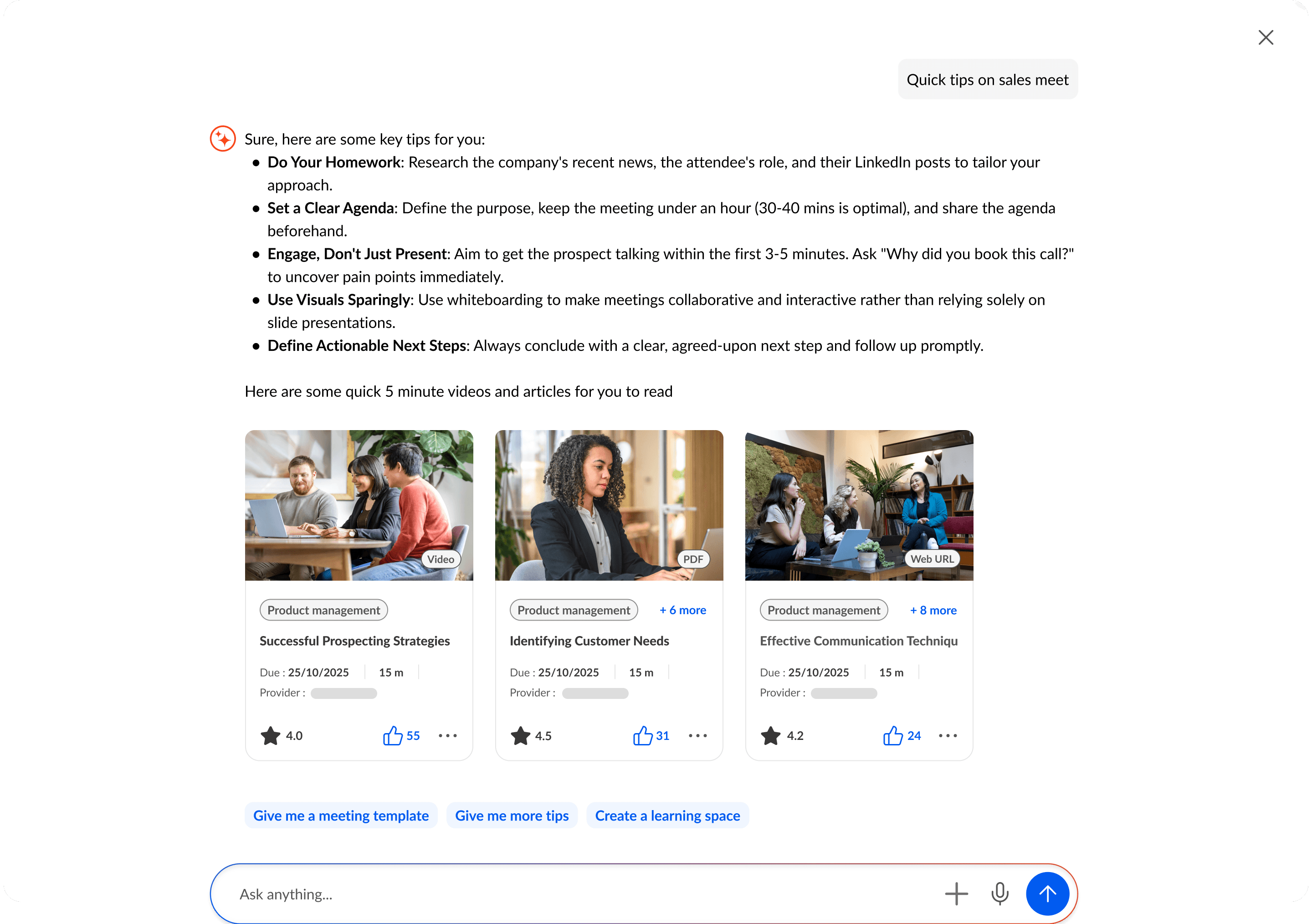 Una página web que muestra consejos rápidos para reuniones de ventas, seguidos de tres tarjetas con recursos de aprendizaje y una barra de búsqueda "Ask anything" en la parte inferior.
